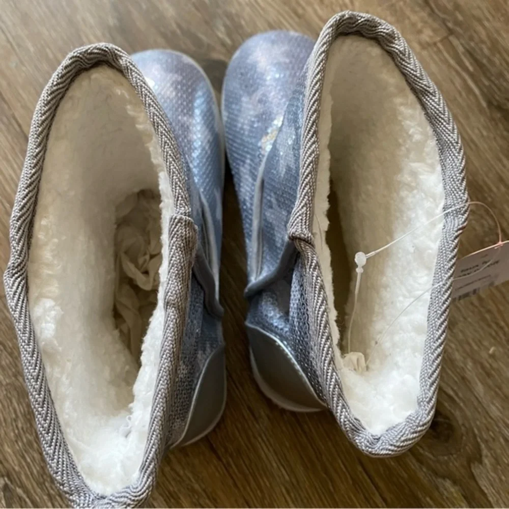 Wonder Nation Boots Big‎ Girls Size 4 Faux Fur Easy On/Off Silver New
